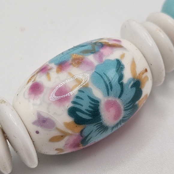 VINTAGE Plastic Floral Beaded Blue and White Bracelet Box Clasp - Picture 3 of 6